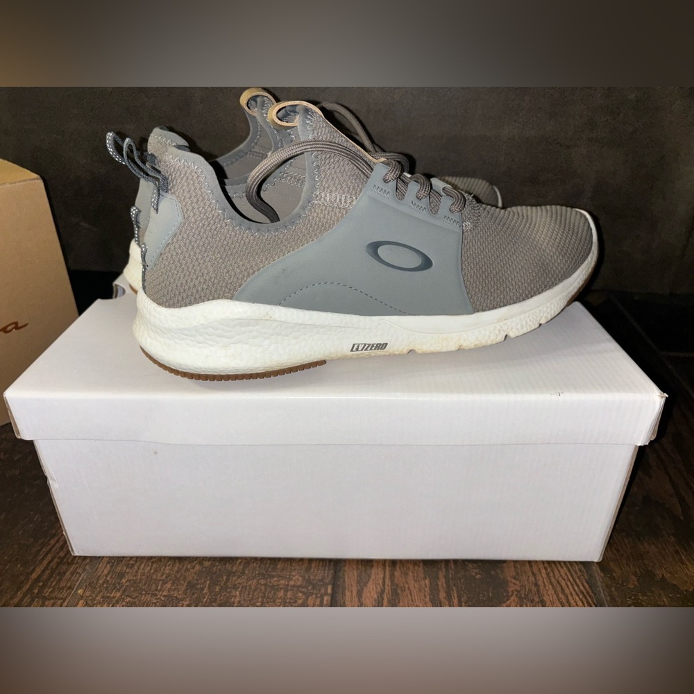 Gray Oakley Men's Shoes Size 11